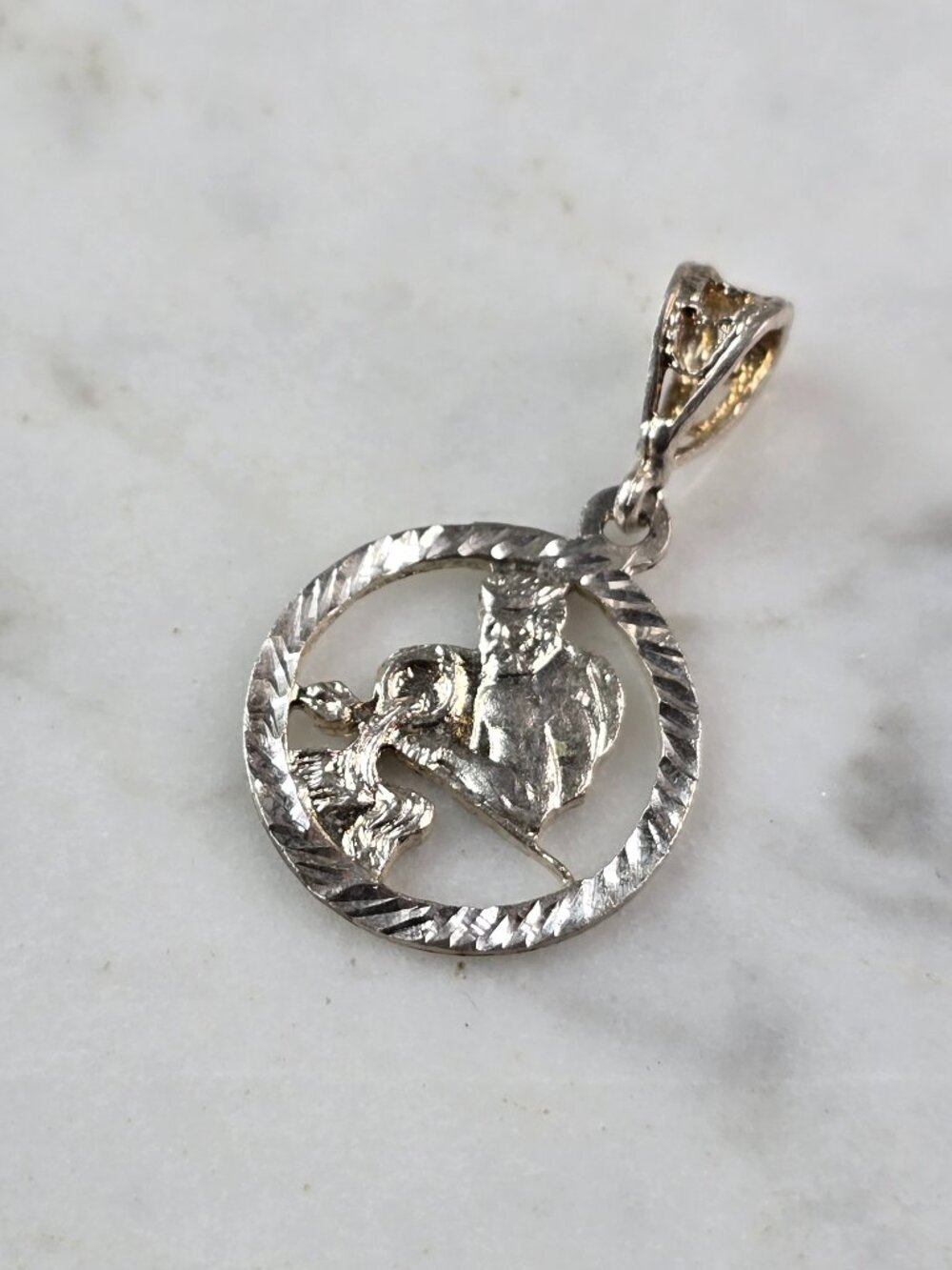 Womens Vintage Estate Sterling Silver Zodiac Aquarius Pendant 1.2g E7696